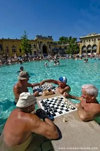 Xadrez nas Termas de Szechenyi, Budapeste