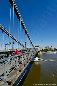 Ponte das Correntes, Budapeste