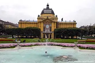 Fachada do Palácio de Exposições de Zagreb