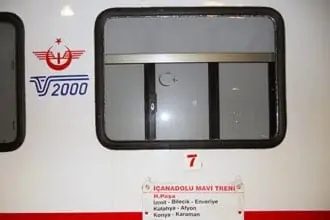 Pormenor de uma carruagem do Mavi Express