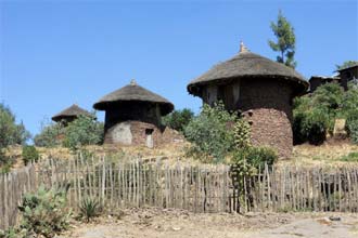 Apesar das igrejas enterradas, Lalibela é um pequeno povoado
