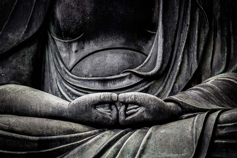 Estátua de Buda, na posição de meditação, no templo de Sensoji, em Asakusa, Tóquio