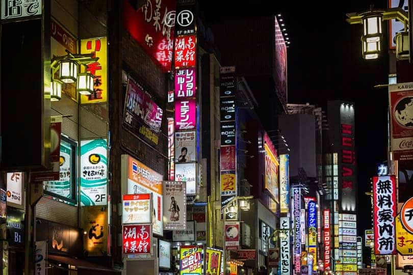 Néons em Shinjuku, Tóquio
