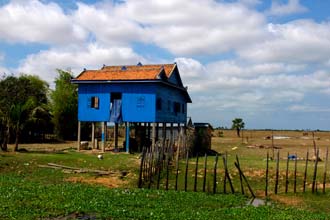 Casa de madeira no Camboja