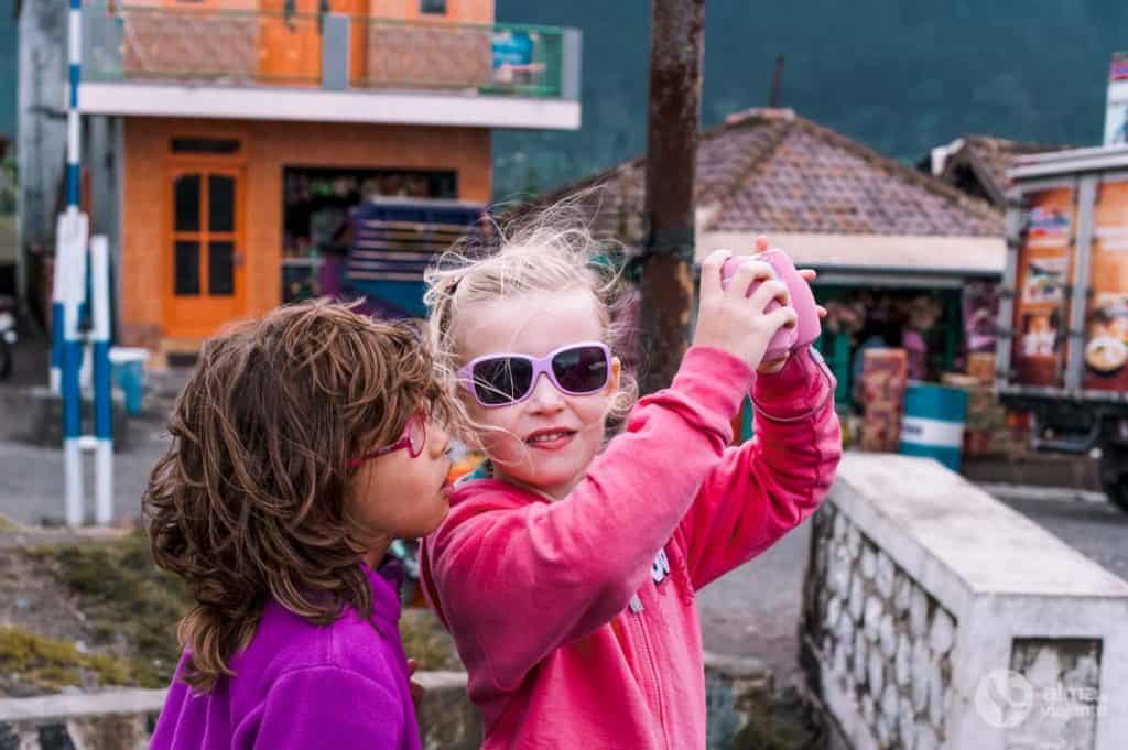 Crianças em Cemoro Lawang
