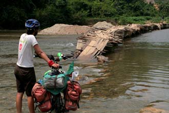 Atravessar um rio de bicicleta
