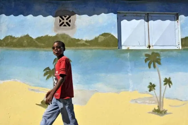 Mural na povoação do Bilene, 150 quilómetros a norte de Maputo