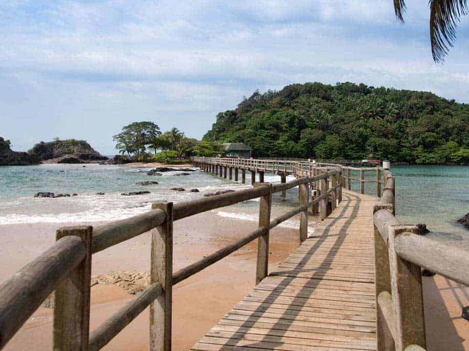 Ponte que liga o Bom Bom Island Resort ao ilhéu Bom Bom