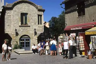 Carcassonne é uma das cidades mais turísticas de França