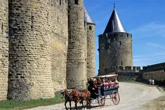 Passeio ao longo das muralhas de Carcassonne