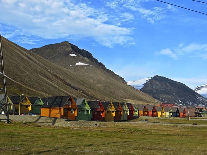 Vista de Longyearbyen no verão