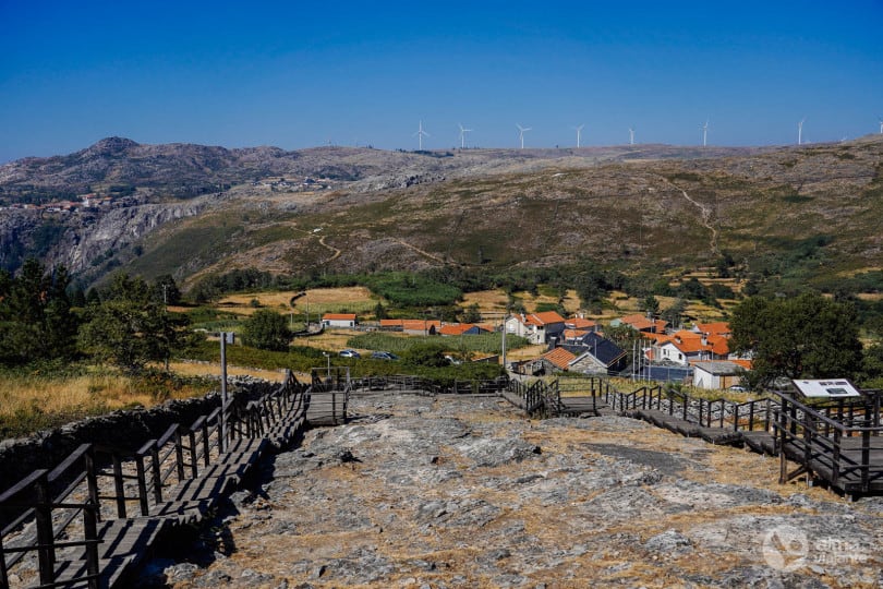 Pedras parideiras, aldeia de Castanheira, Portugal
