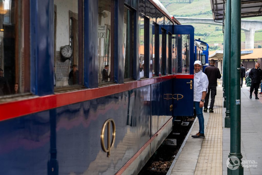 Comboio Presidencial na estação da Régua