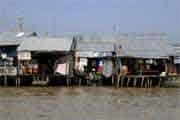 Casas nas margens do Mekong, sul do Vietname