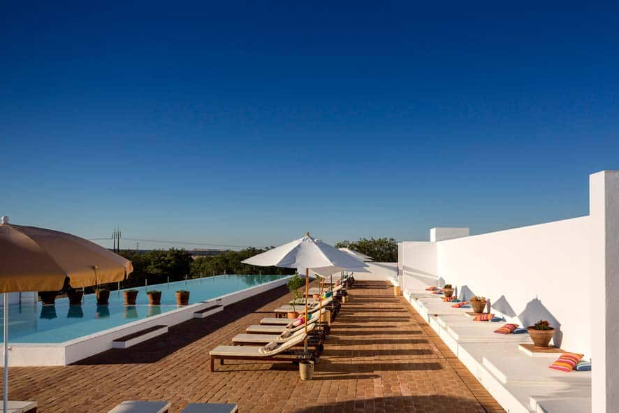 Piscina exterior Ecorkhotel Évora Suites & Spa
