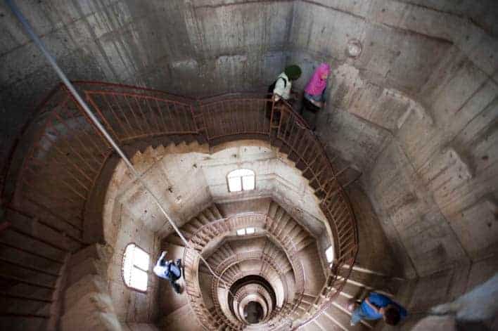Interior do minarete da Mesquita Nacional, Kampala