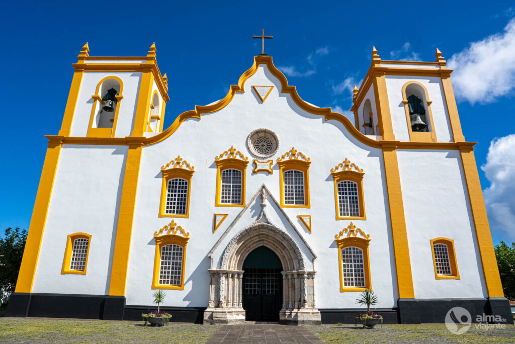 Visitar Praia da Vitória: Igreja Matriz de Santa Cruz