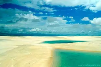 As belas lagoas dos Lençóis Maranhenses