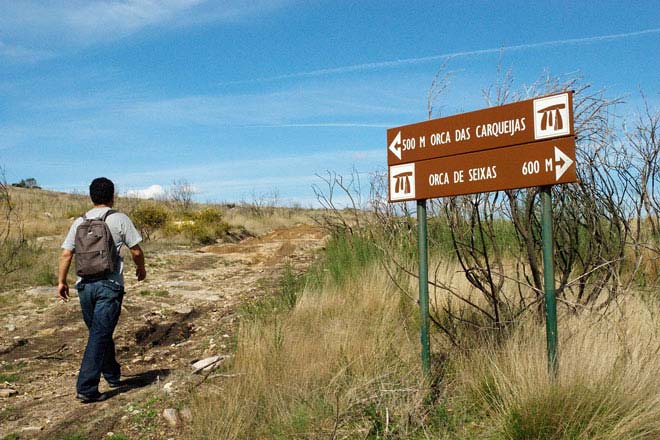 Percurso pedestre na serra de Leomil, Portugal