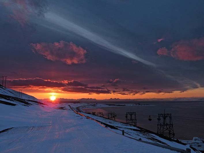Nascer do sol em Llongyearbyen