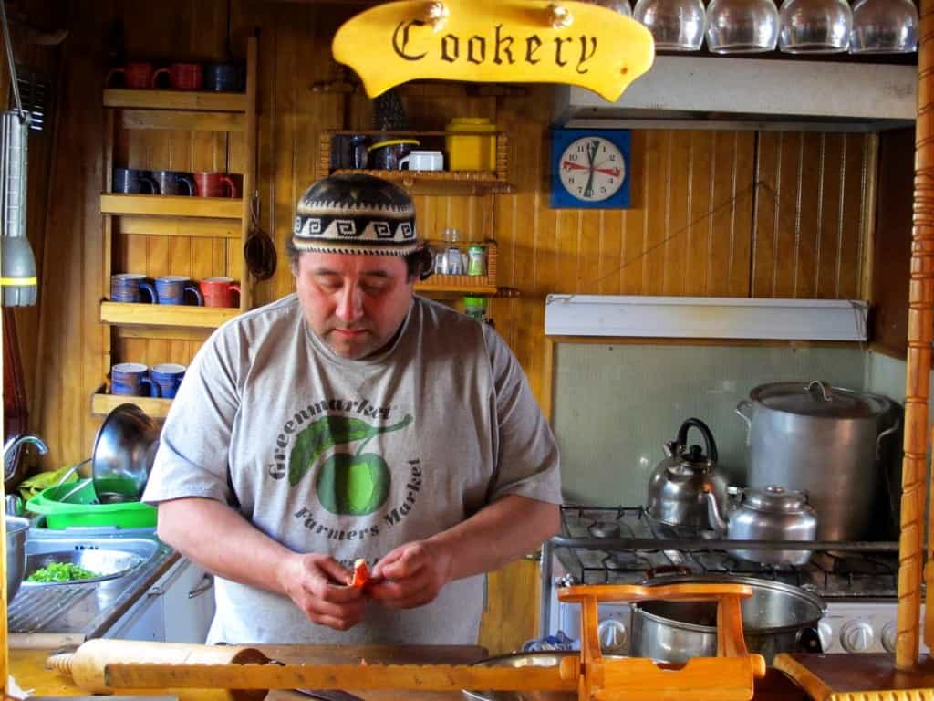 Marcelo cozinhando