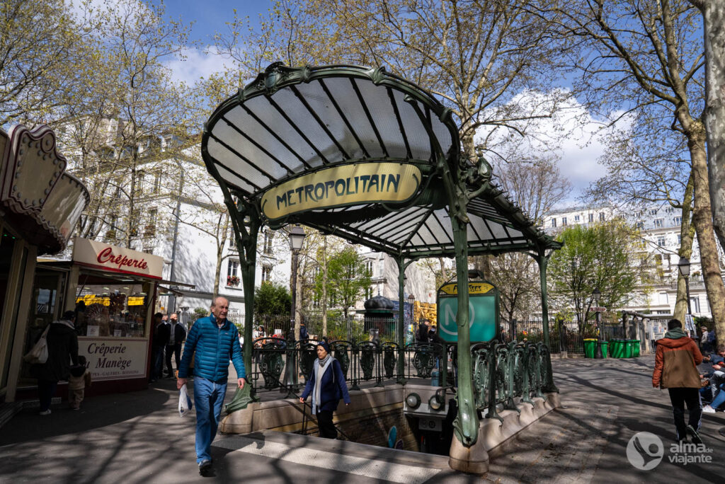 Estação de metro Abbesses, em Montmartre