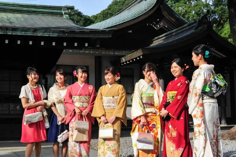 Mulheres de kimono em Meiji Jingu