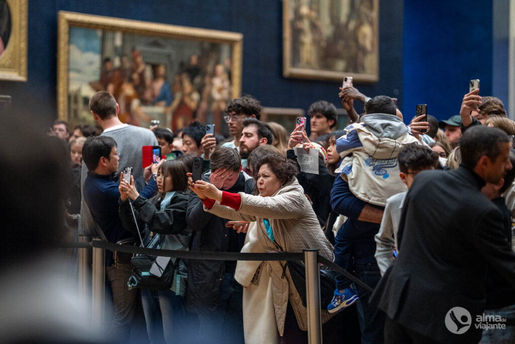 Turistas no Museu do Louvre, Paris