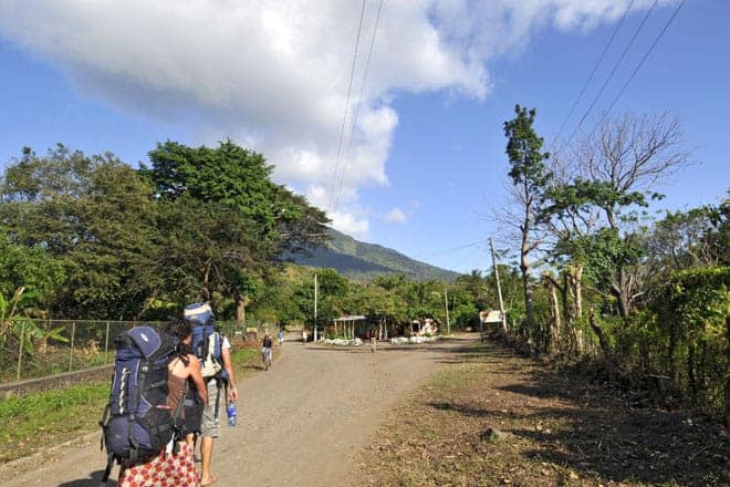 Mochileiros a caminho da Hacienda Mérida, na ilha Ometepe
