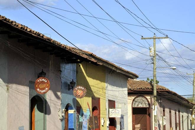 Fachadas coloridas do centro histórico de León