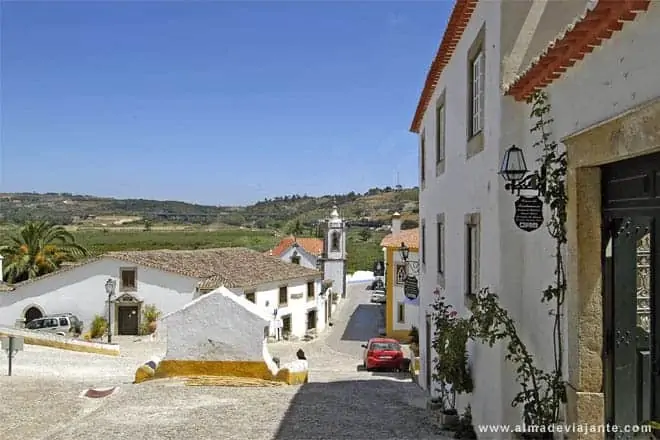 Largo junto ao Hotel Real D’Óbidos