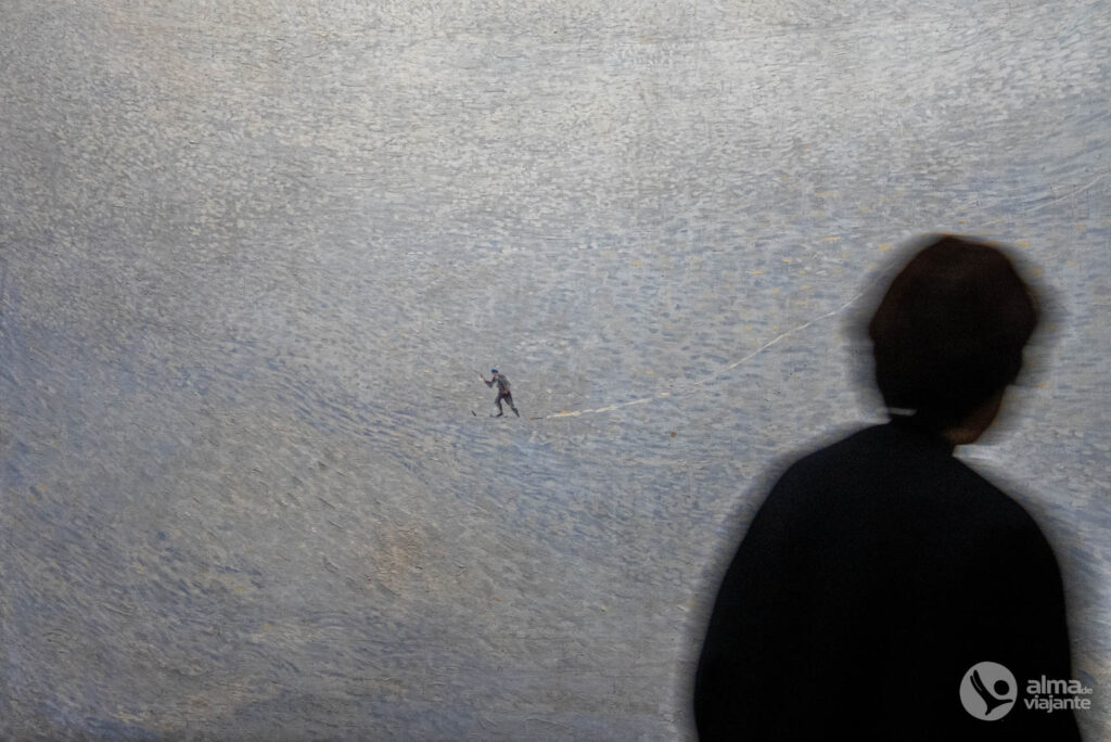 Um visitante no Museu d'Orsay Paris