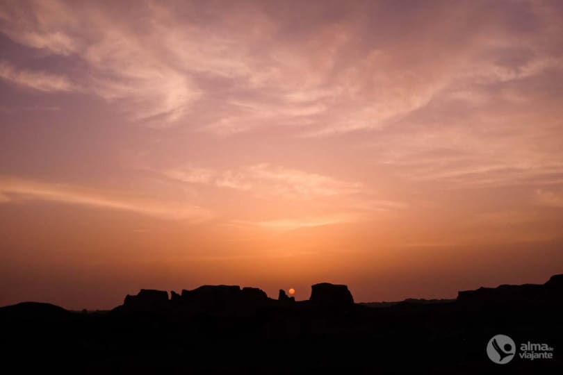 Por do sol nos Kaluts, Irão
