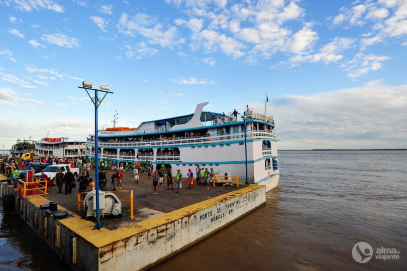 A chegada do navio Leão de Judá a Parintins, após quase 20 horas a viajar no Rio Amazonas