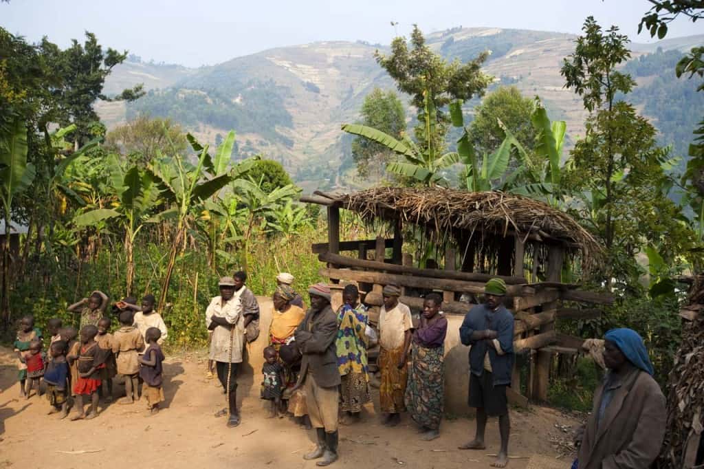 Aldeia do povo Batwa, os pigmeus do Uganda