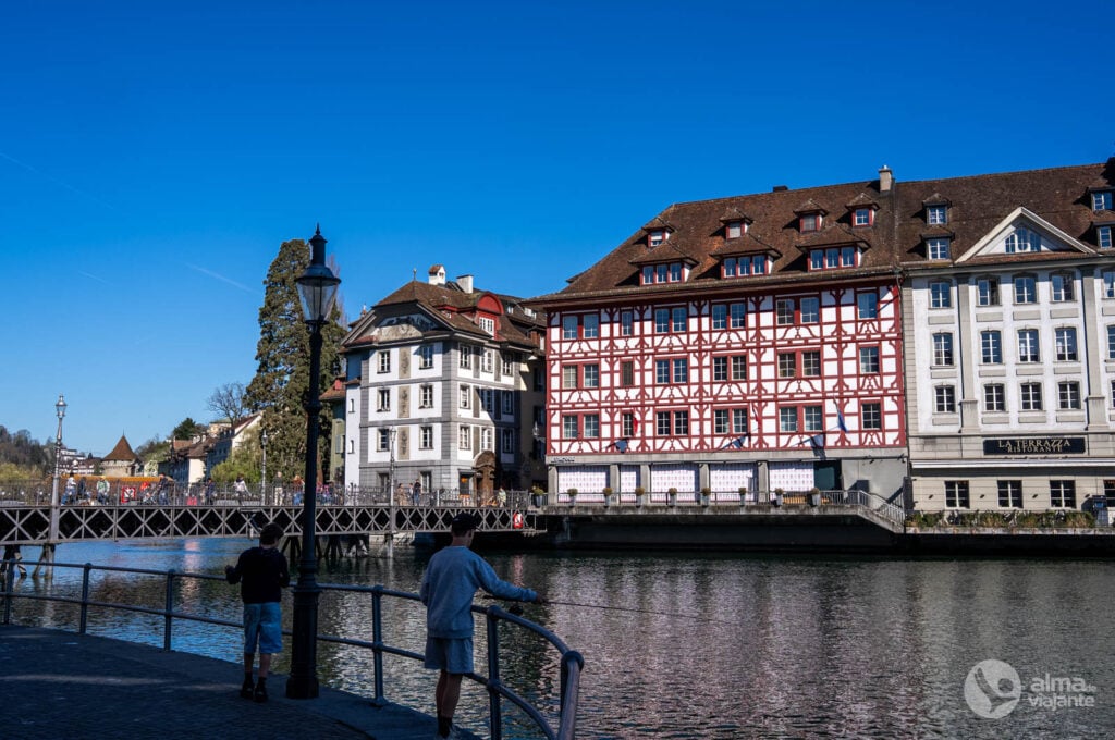 O que visitar em Lucerna: margens do rio Reuss