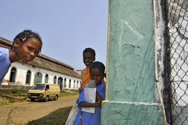 Jovens habitantes da roça Água Izé, localizada na estrada “Sul” da ilha de São Tomé e uma das mais belas de São Tomé e Príncipe