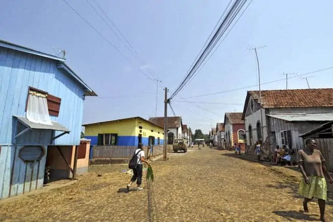 Rua principal da roça Água Izé, São Tomé