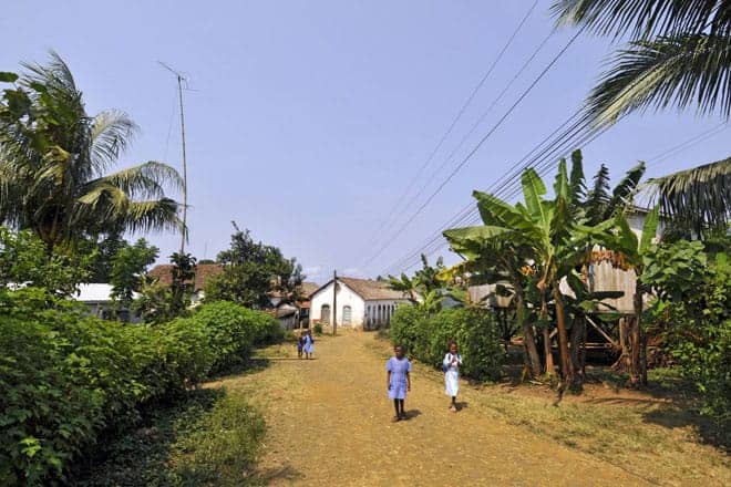 Crianças regressam da escola, São Tomé