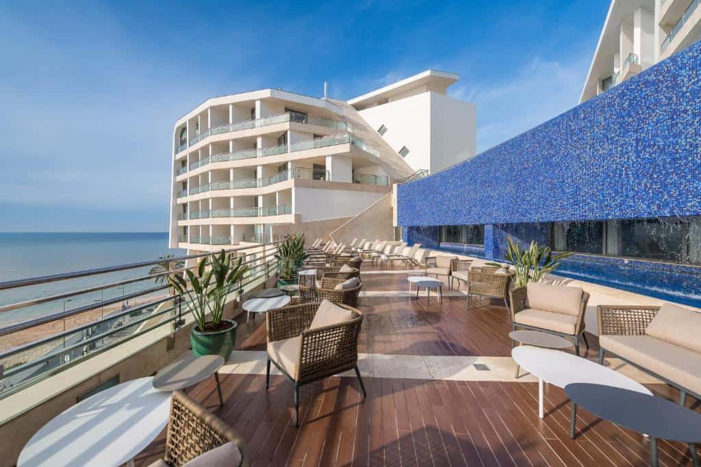 Sesimbra Oceanfront Hotel