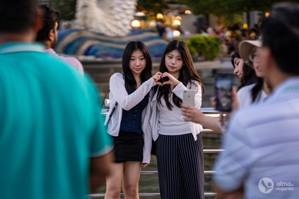 Turistas a visitar Singapura