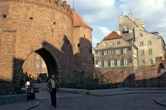 Arco de entrada na Cidade Antiga de Varsóvia