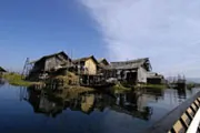 Aldeia flutuante próximo de Nyaungshwe, Lago Inle, Myanmar