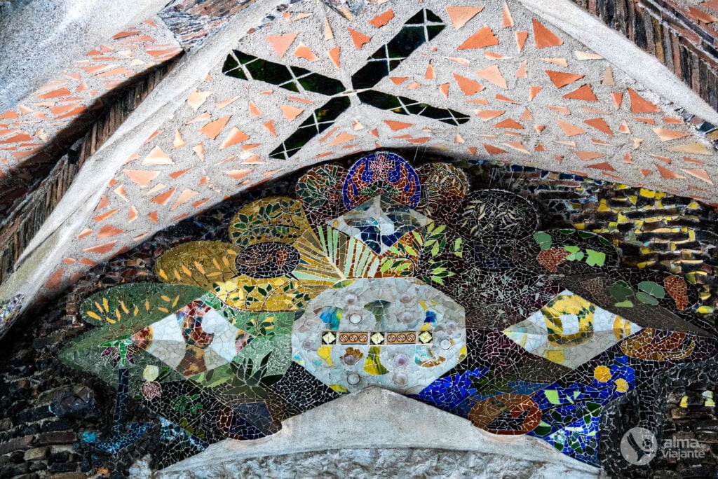 Visitar Cripta da Colónia Güell, Barcelona